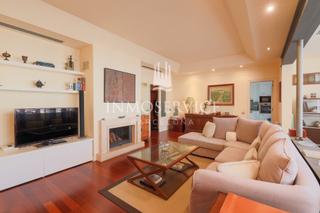 Pis a Dreta de l´Eixample. Amplio y luminoso piso en el corazón de l' eixample con parking