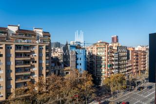 Pis a Gran via de les corts catalanes 3466. Piso reformado con balcn a estrenar en gran va de les corts ca