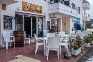 Lloguer Local Comercial a Carretera de cadaqués 2. Bar restaurante con terraza