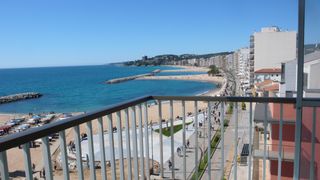 Apartament  Passeig de josep mundet. Fantastico apartamento 3 habitaciones a pie de playa