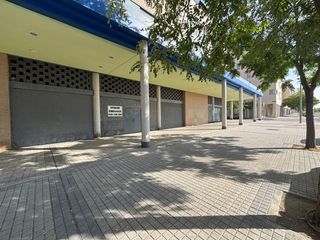 Affitto Locale commerciale  Calle martín luther king. Alquiler de local grande en calle martín luther king