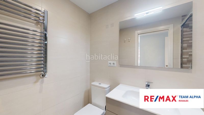 Foto 8243205b-93b7-43fe-8a14-e4472bcbb6dc. Casa amb calefacció aparcament piscina a Peñagrande Madrid