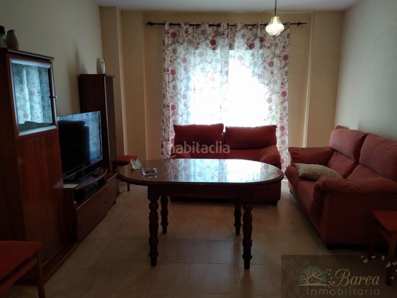 Foto f003cc66-85fc-4651-9105-5bfb84d8ab47. Pis amb aparcament a Rute