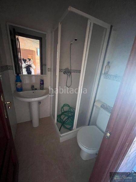 Foto de08684d-a725-4be3-9505-8c3c75640527. Edifici a Rute
