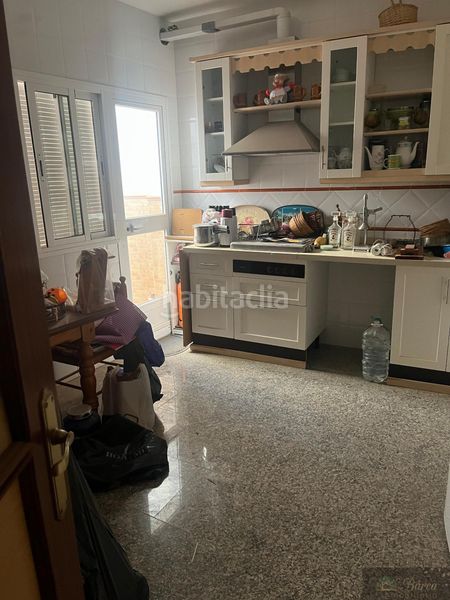 Foto df3fd485-fbee-4a8f-9db7-9aef776107da. Edifici a Rute