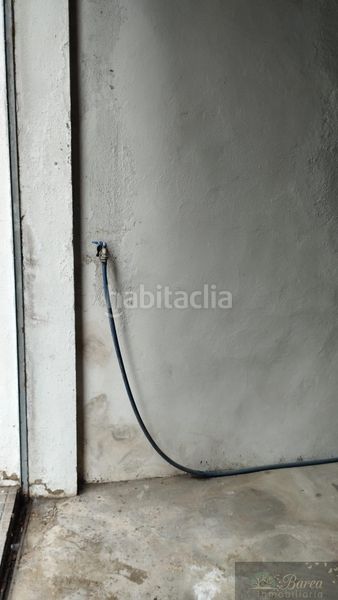 Foto 4265fcd6-d813-4227-a0fc-b30da40be86d. Aparcament cotxe a Rute