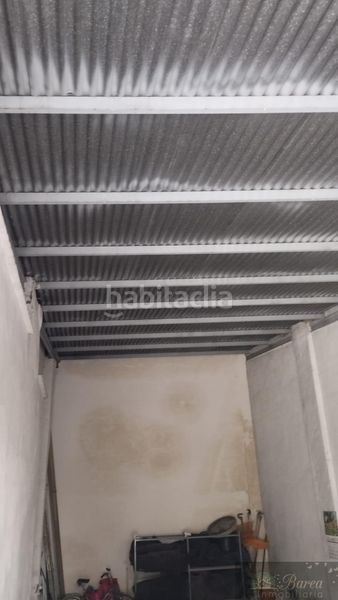 Foto 79b263cf-e881-46f3-862b-7a5f41fe51e6. Aparcament cotxe a Rute