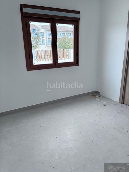 Foto 576d2f62-e771-4044-9dc0-78ab1051d70c. Xalet amb piscina a Centro Lucena