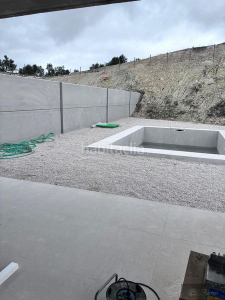 Foto f0c532c3-3a41-4f11-981d-b05f723fe3da. Xalet amb piscina a Centro Lucena
