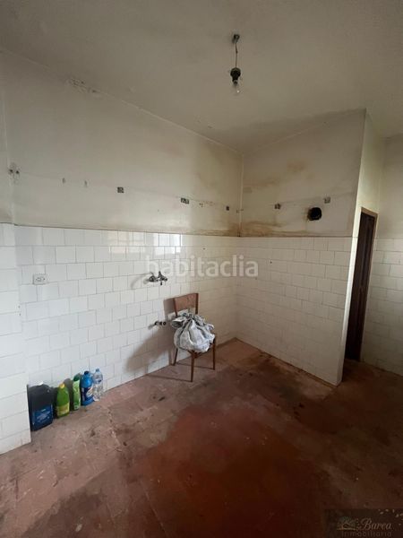 Foto 212a667a-30d6-49bd-9ca7-06ea4d9c47fc. Edifici a Rute