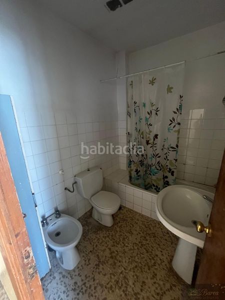 Foto 2ed14bf8-6e0f-40d9-a1fd-350e83201357. Edifici a Rute