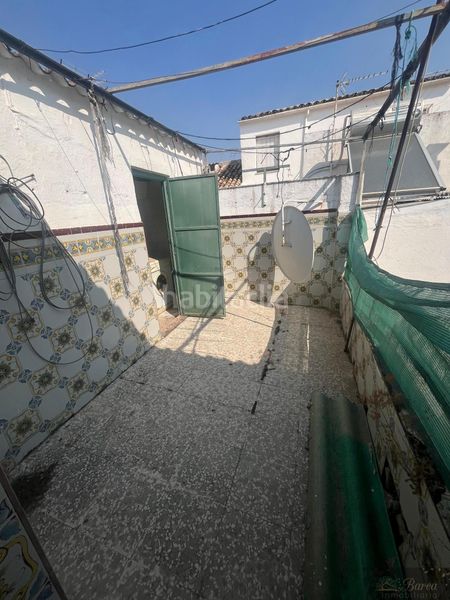 Foto 41fb3452-3cc0-4440-81d3-c8d3f3ec9659. Edifici a Rute