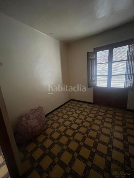 Foto bbfe110a-1f4c-4ec8-af24-40dbac982519. Edifici a Rute