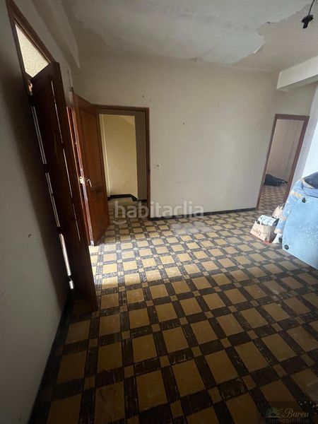 Foto c4e4ca0c-b35e-49a0-9864-9169e44516a8. Edifici a Rute