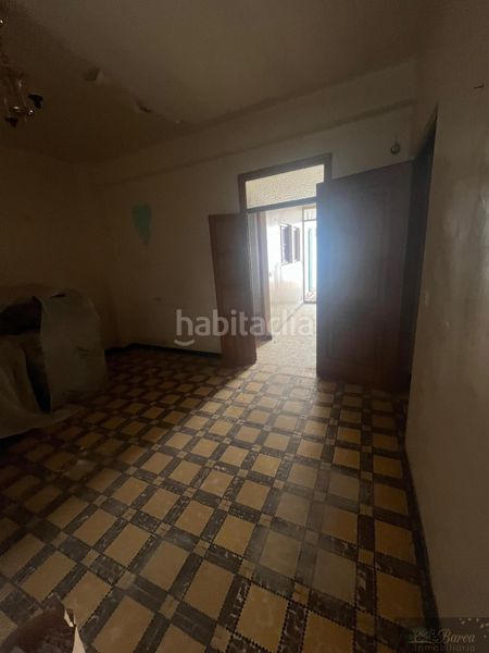 Foto e2501b87-89d2-48ad-ba70-c87edb2dca26. Edifici a Rute