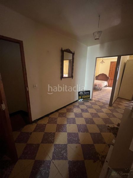 Foto e56af77e-8eff-4024-b4ae-f5d98acf74b1. Edifici a Rute