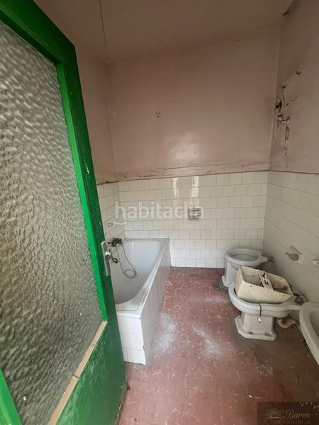 Foto ee4f9eef-f83f-4d90-b037-7ef2cb273b5c. Edifici a Rute