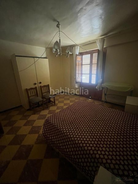 Foto f1455646-b2ad-4576-887a-974a29a8268a. Edifici a Rute