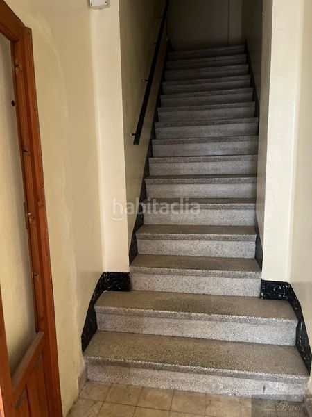Foto f5499fde-5a5e-44a2-aaf9-201b6efb9c0c. Edifici a Rute