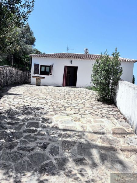 Foto d8138e71-ecbc-4664-95f7-a0994e5f7269. Casa  en Iznájar