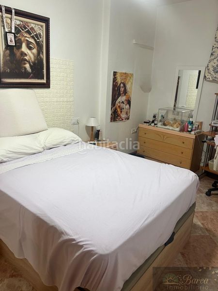 Foto 0d0a99bb-0b3c-4fbc-b074-e79bd33c9004. Edificio in Rute