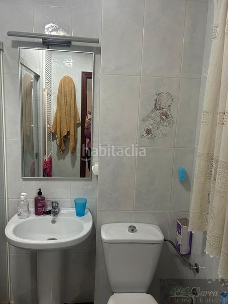 Foto b7c3cd8e-8ff9-4ba6-af4a-9dc0fd720e60. Edificio in Rute
