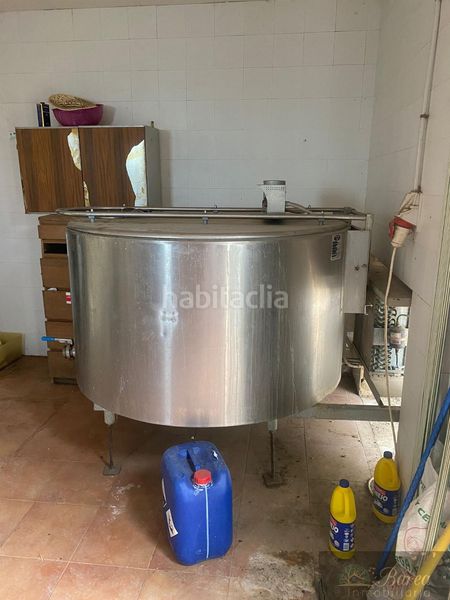 Foto b50ec253-f676-4b57-a43b-3cd16578e524. Nau industrial a Rute