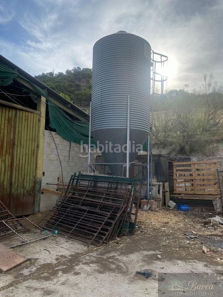 Foto e2bd9e90-fa06-4de8-b074-18bb07f41152. Nau industrial a Rute