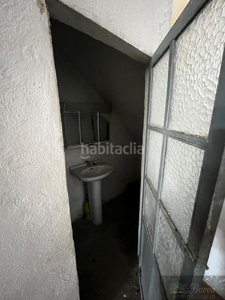Foto bd54ad5b-99a6-4646-902b-43360d807e88. Edifici a Rute