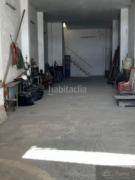 Foto f6197c7e-dc5d-4e8c-8c1f-c3008ed87446. Edifici a Rute