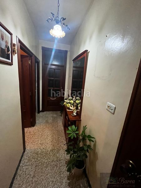 Foto 5fcbf6b6-944b-4277-b9c1-73d6f993d9f2. Edifici a Rute