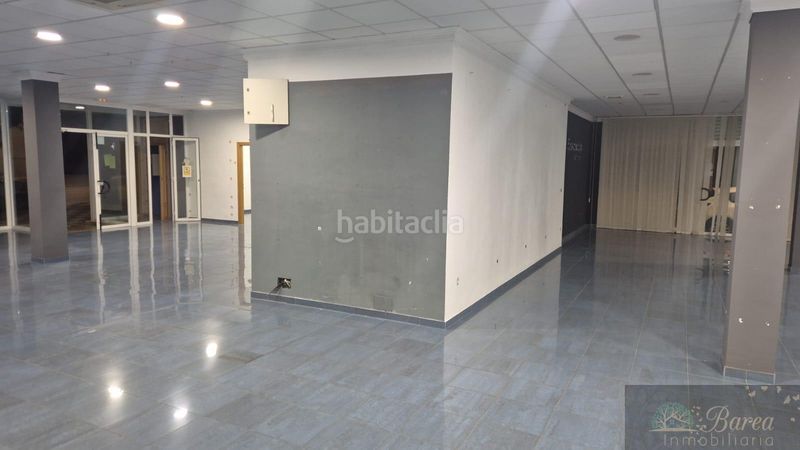 Foto 9a3e3766-5a80-42f9-8dea-0735678da84b. Locale commerciale in avd. blas infante 52 in Rute