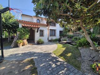 Xalet a Montflorit. Chalet con gran encanto