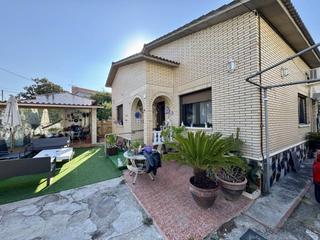 Casa  Arag. Con gran jardn