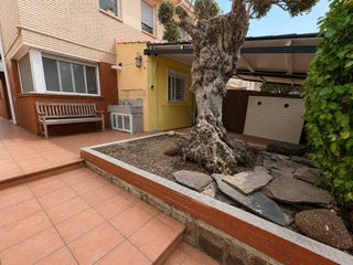Casa aparellada  Carrer de la mare de déu de la mercè. Casa en tordera zona fibracolor