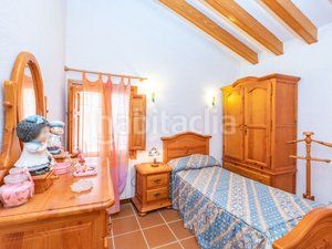 Foto 28ddf111-3d16-4ead-9314-3c6f66cbd123. Masia amb aparcament a Xixona