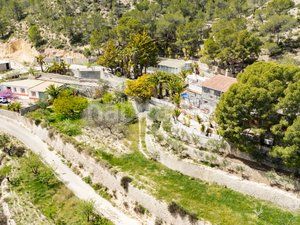 Foto 5fbd0663-11be-4797-82f3-ae00a9003cc7. Masia amb aparcament a Xixona