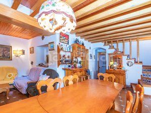 Foto c3d5e570-29f1-4ef6-a673-6b42adb07340. Masia amb aparcament a Xixona