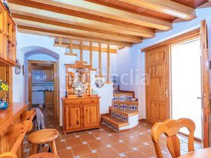 Foto d7321f2a-21ba-4592-bd68-8dd0597ca762. Masia amb aparcament a Xixona