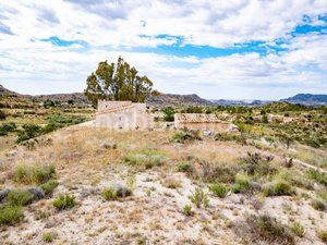 Foto d816b259-991d-4427-a5ca-45811aebc8ac. Masia amb xemeneia aparcament piscina a Agost