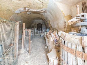 Foto ff4bf86c-aa55-47f5-b327-81a10629567c. Masia amb xemeneia aparcament piscina a Agost