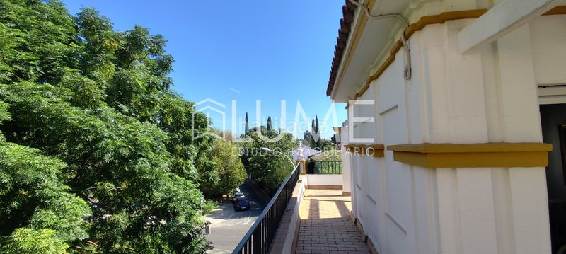 Foto 07f4d8b7-6cd0-45f6-9c5b-7245406c7cc1. Casa adossada amb xemeneia calefacció aparcament piscina a Sevilla