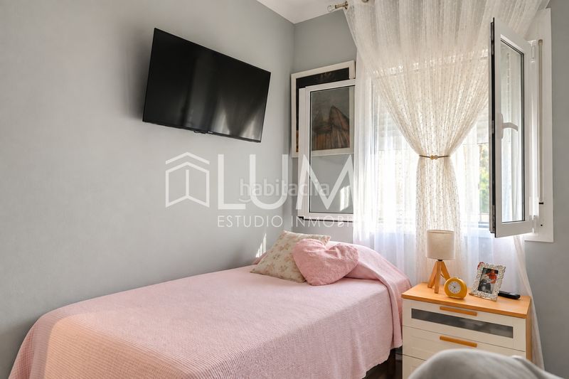 Foto 12d6ca2d-00f6-4da9-a18e-ea32dc329fa0. Casa adossada amb xemeneia calefacció aparcament piscina a Sevilla