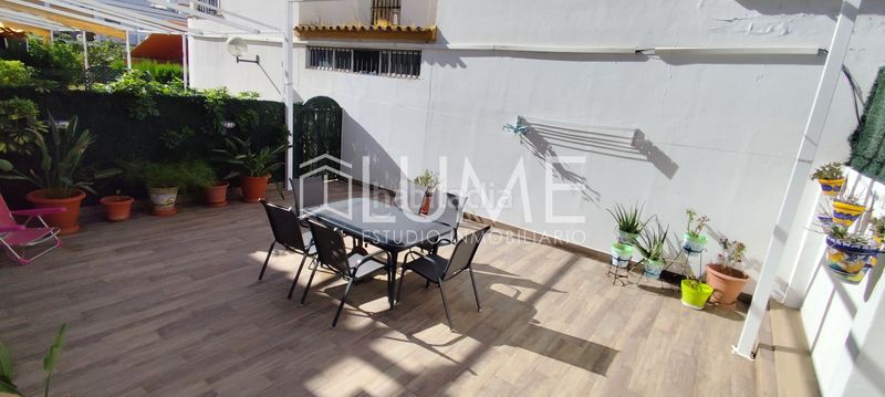 Foto 712c5291-2aef-4666-a2e8-145cd9952741. Casa adossada amb xemeneia calefacció aparcament piscina a Sevilla