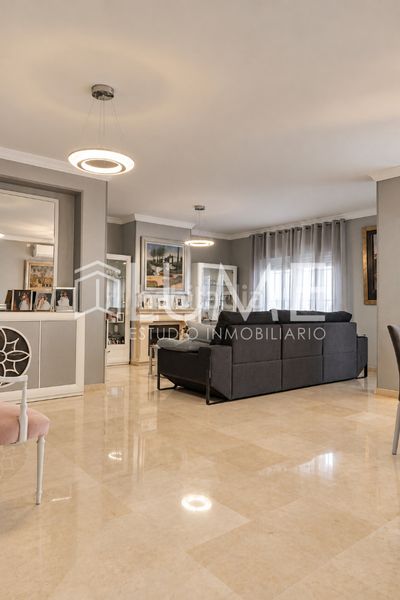 Foto b85d28ac-2221-4833-a6ec-dae4aaf2844e. Casa adossada amb xemeneia calefacció aparcament piscina a Sevilla