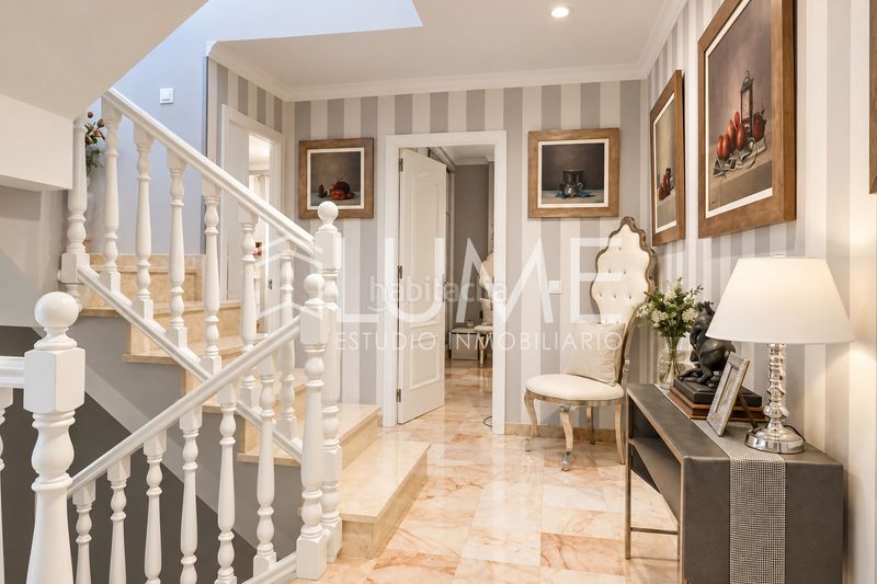 Foto bb521ef2-a751-4924-91d3-a9a41806e663. Casa adossada amb xemeneia calefacció aparcament piscina a Sevilla