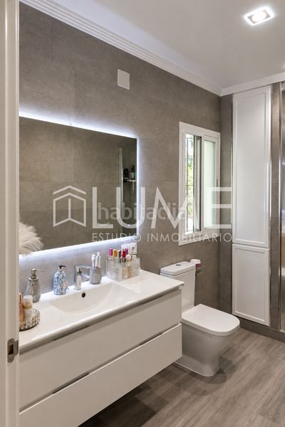Foto ee07e85e-6dc6-4c86-9b4d-7822b3c5c417. Casa adossada amb xemeneia calefacció aparcament piscina a Sevilla