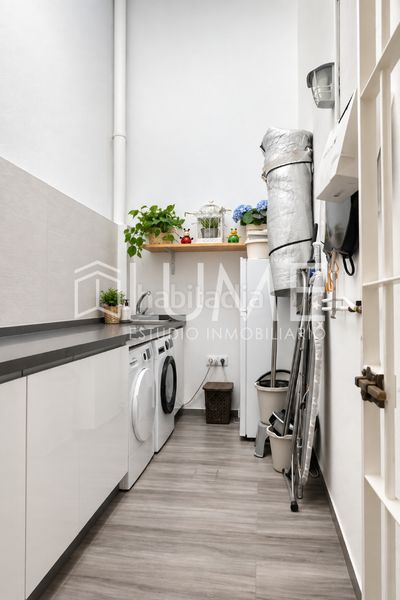 Foto f9e6b879-ae87-4d7f-9975-86059d370020. Casa adossada amb xemeneia calefacció aparcament piscina a Sevilla