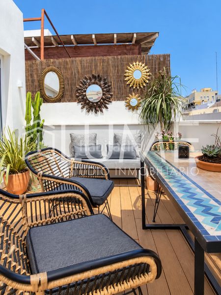 Foto af149449-1a49-4541-b7f5-e615d405590f. Dachwohnung mit heizung parking pool in La Buhaira Sevilla