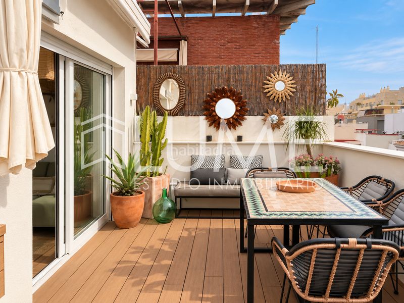 Foto eb214b3f-9dff-494e-8cf6-26b212a9c4e2. Dachwohnung mit heizung parking pool in La Buhaira Sevilla